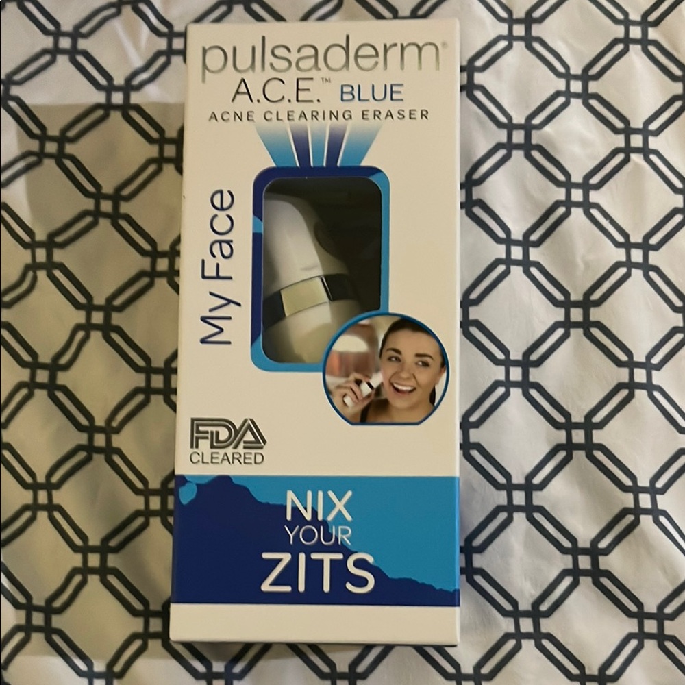 A.C.E. Blue Acne Clearing Eraser - White and Blue